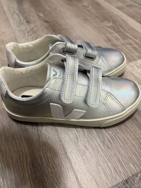 Veja Kids Metallic Shoes